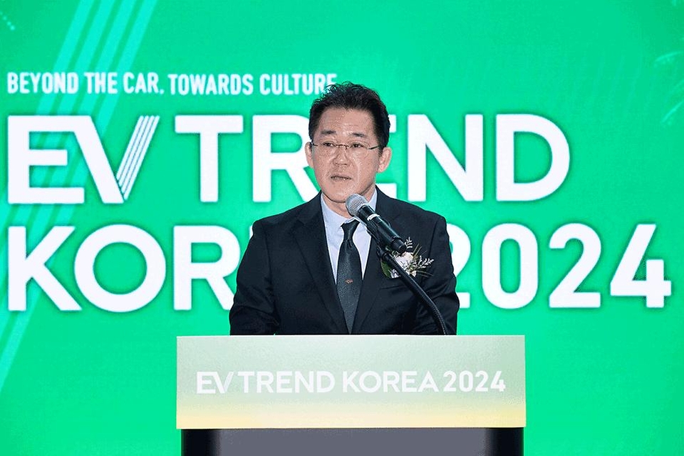 임상준 환경부 차관이 6일 서울 강남구 코엑스에서 열린 ‘EV 트렌드 코리아 2024 개막식’에 참석해 개회사하고 있다.