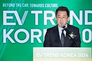 임상준 환경부 차관이 6일 서울 강남구 코엑스에서 열린 ‘EV 트렌드 코리아 2024 개막식’에 참석해 개회사하고 있다.