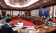 한덕수 국무총리가 12일 서울 종로구 정부서울청사에서 열린 ‘제12회 국무회의’에서 발언하고 있다. 