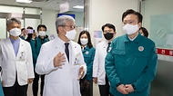 조규홍 보건복지부 장관이 7일 전북 전주시 전북대학교병원을 방문해 비상진료체계를 점검하고 있다. 