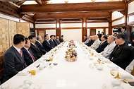 윤석열 대통령이 12일 청와대 상춘재에서 열린 ‘종교지도자 오찬 간담회’에서 발언하고 있다.
