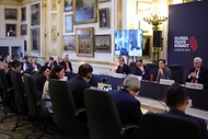 이상민 행정안전부 장관이 11일(현지시간) 영국 런던에서 열린 ‘글로벌 사기범죄방지 정상회의(Global Fraud Summit)’에 참석해 ‘사기범죄 위협 규모와 법집행기관의 역할’을 주제로 발표를 하고 있다.