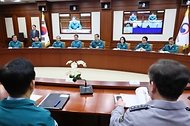 한덕수 국무총리가 14일 서울 종로구 정부서울청사에서 열린 국가테러대책위원회에 참석해 발언하고 있다. 