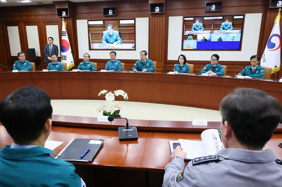 한덕수 국무총리가 14일 서울 종로구 정부서울청사에서 열린 국가테러대책위원회에 참석해 발언하고 있다. 