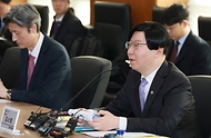 김소영 금융위원회 부위원장이 14일 오전 서울 여의도 한국거래소에서 개최한 '기업 밸류업 지원방안 관련 기관투자자 간담회'에서 주요 연기금(국민연금공단, 공무원연금공단, 우정사업본부) 및 자산운용사, 보험사, 증권사 등 기관투자자 10개사 등과 기관투자자와 밀접히 관련된 스튜어드십코드 반영, 코리아 밸류업 지수 개발 등에 대해 집중 논의하고 있다.