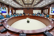 한덕수 국무총리가 14일 서울 종로구 정부서울청사에서 열린 국가테러대책위원회 회의를 하고 있다. 
