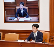김윤상 기획재정부 차관이 14일 서울 종로구 정부서울청사에서 열린 ‘재정집행 점검회의’를 주재하고 있다. 