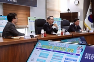 고기동 행정안전부 차관이 14일 서울 마포구 상암동 한국지역정보개발원(KLID)을 방문해 오는 4월 실시되는 제22대 국회의원 선거 관련 주민등록전산정보센터 현장 점검 회의를 하고 있다. 