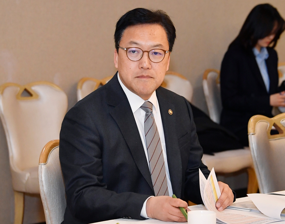 김병환 기획재정부 차관이 15일 서울 종로구 정부서울청사에서 열린 ‘제13차 물가관계차관회의’를 주재하고 있다.