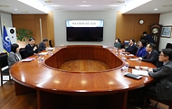 이주호 사회부총리 겸 교육부 장관이 14일 경기도 성남시 수정구 가천대학교 글로컬캠퍼스에서 열린 의대생 단체행동 관련 가천대 의과대학 간담회에서 인사말을 하고 있다. 이날 간담회는 의대 학사 운영이 원활하지 않은 상황에서 학생들의 학습권을 보호하기 위한 적극적인 노력을 대학에 당부하고자 마련됐다. 