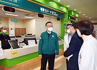 이한경 행정안전부 재난안전관리본부장이 14일 대구의료원을 방문해 의료시설 등 비상진료체계를 점검하고 있다.