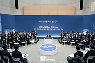 윤석열 대통령이 14일 전남 무안군 전남도청에서 열린 ‘미래산업과 문화로 힘차게 도약하는 전남’을 주제로 열린 ‘스무 번째 국민과 함께하는 민생토론회’에서 발언하고 있다.
