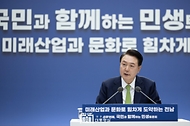 윤석열 대통령이 14일 전남 무안군 전남도청에서 열린 ‘미래산업과 문화로 힘차게 도약하는 전남’을 주제로 열린 ‘스무 번째 국민과 함께하는 민생토론회’에서 발언하고 있다.