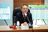 고기동 행정안전부 차관이 14일 서울 마포구 상암동 한국지역정보개발원(KLID)을 방문해 오는 4월 실시되는 제22대 국회의원 선거 관련 주민등록전산정보센터 현장 점검 회의를 하고 있다. 