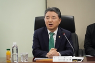 남성현 산림청장이 15일 서울 서초구 한전아트센터에서 열린 ‘한국전력-산림청 업무협약 체결식’에서 발언하고 있다.
