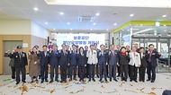 강정애 국가보훈부 장관이 15일 오후 부산시 사상구 부산요양병원에서 열린 한국보훈복지의료공단 부산요양병원 개원식에 참석해 주요 내빈과 함께 테이프 커팅 후 기념촬영을 하고 있다.