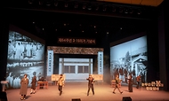 15일 오전 경남 창원시 마산회원구 3.15 아트센터에서 열린 제64주년 3.15의거 기념식에서 기념공연을 하고 있다.