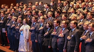 한덕수 국무총리가 15일 오전 경남 창원시 마산회원구 3.15 아트센터에서 열린 제64주년 3.15의거 기념식에 참석하여 주요내빈과 함께 국민의례를 하고 있다.