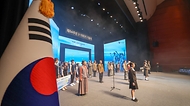 15일 오전 경남 창원시 마산회원구 3.15 아트센터에서 열린 제64주년 3.15의거 기념식에서 기념공연을 하고 있다.