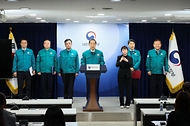 한덕수 국무총리가 의대 정원 확대를 두고 의정 갈등이 계속되고 있는 20일 세종대로 정부서울청사에서 의료 개혁 관련 대국민 담화 발표를 하고 있다.