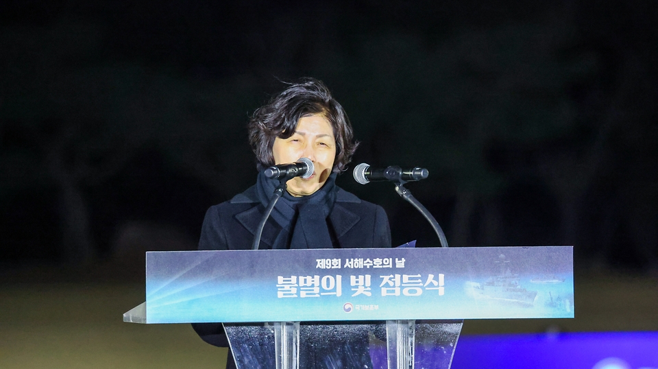강정애 국가보훈부 장관은 20일 오후 국립대전현충원 현충문 앞 현충광장에서 서해수호 55영웅을 기리기 위한 불멸의 빛 점등행사에 참석하여 인사말씀을 하고 있다.