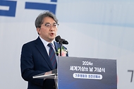 유희동 기상청장이 21일 대전엑스포시민광장 야외공연장에서 열린 ‘2024년 세계기상의 날’ 기념식에서 기념사를 하고 있다.
