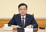 최상목 경제부총리 겸 기획재정부 장관이 21일 서울 중구 은행연합회에서 열린 ‘비상거시경제금융회의’를 주재하고 있다. 