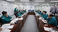 조규홍 보건복지부 장관이 17일 의사 집단행동 중앙사고수습본부 제17차 회의를 주재하고 있다. 이날 회의에서는 의사 집단행동 현황, 비상진료체계 운영현황 등을 점검했다.