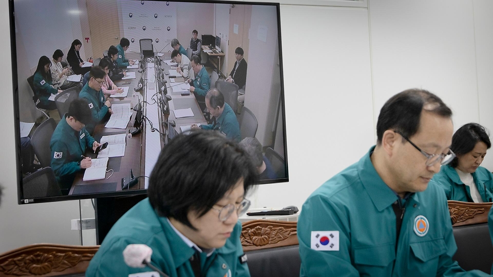 조규홍 보건복지부 장관이 17일 의사 집단행동 중앙사고수습본부 제17차 회의를 주재하고 있다. 이날 회의에서는 의사 집단행동 현황, 비상진료체계 운영현황 등을 점검했다.