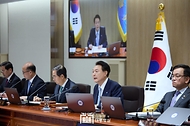 윤석열 대통령이 26일 서울 용산 대통령실 청사에서 열린 ‘제14회 국무회의’에서 발언하고 있다.