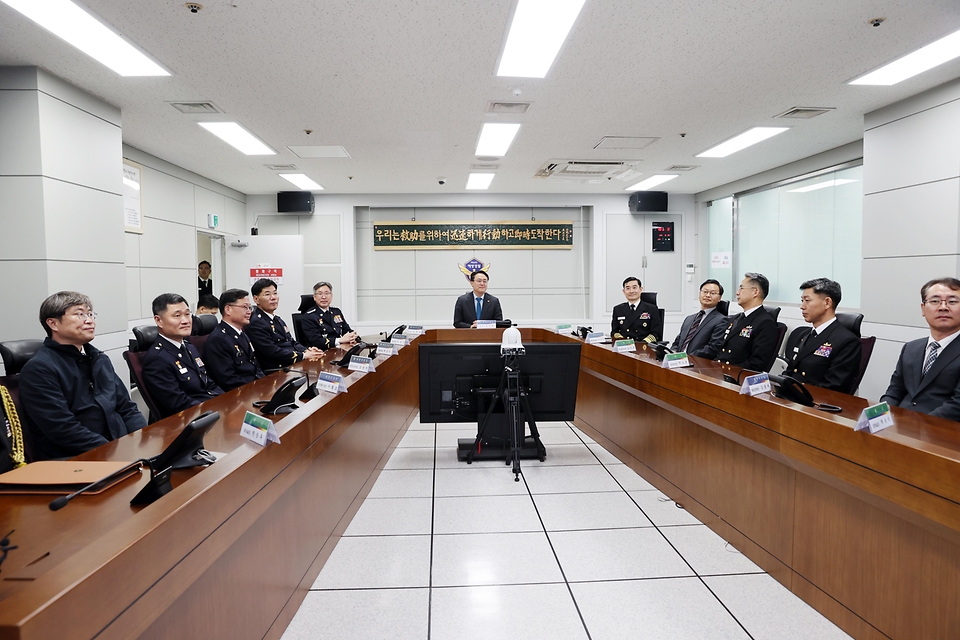 김종욱 해양경찰청장이 27일 인천 연수구 해양경찰청에서 열린 ‘제3회 해양수산부-해양경찰청-해군 정책협의회’에서 발언을 하고 있다.