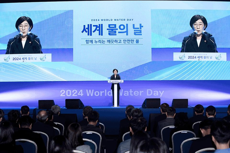 한화진 환경부 장관이 22일 대전 유성구 대전컨벤션센터에서 개최된 ‘2024년 세계 물의 날 기념식’에 참석해 기념사 하고 있다. 