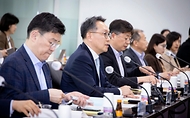 박민수 보건복지부 제2차관이 28일 서울 서초구에서 열린 제7차 건강보험정책심의위원회에 참석해 발언하고 있다.