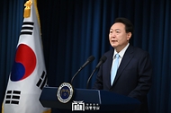 윤석열 대통령이 1일 서울 용산 대통령실 청사에서 의료개혁 관련 ‘국민께 드리는 말씀’을 하고 있다.