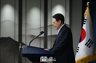 윤석열 대통령이 1일 서울 용산 대통령실 청사에서 의료개혁 관련 ‘국민께 드리는 말씀’을 하고 있다.