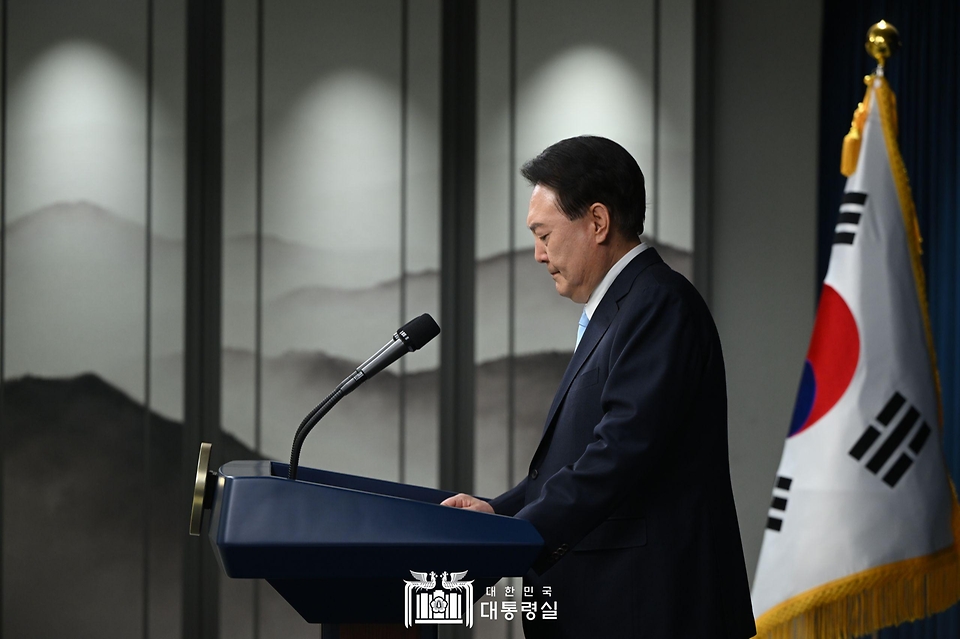 윤석열 대통령이 1일 서울 용산 대통령실 청사에서 의료개혁 관련 ‘국민께 드리는 말씀’을 하고 있다.