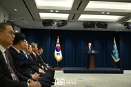 윤석열 대통령이 1일 서울 용산 대통령실 청사에서 의료개혁 관련 ‘국민께 드리는 말씀’을 하고 있다.