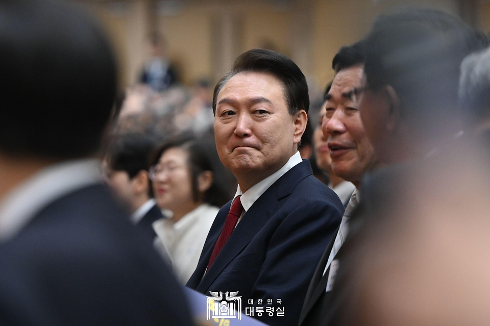 윤석열 대통령이 31일 서울 강동구 소재 명성교회에서 열린 ‘2024 한국교회부활절연합예배’에 참석하고 있다.
