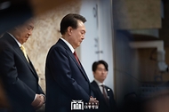 윤석열 대통령이 31일 서울 강동구 소재 명성교회에서 열린 ‘2024 한국교회부활절연합예배’에서 축하 인사말을 하고 있다.