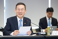 이종호 과학기술정보통신부 장관이 28일 서울 종로구 광화문교보빌딩 국가과학기술자문회의 대회의실에서 열린 ‘제3차 과학기술정보통신부 개혁 TF 회의’에서 인사말을 하고 있다. 