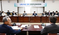 최상목 경제부총리 겸 기획재정부 장관이 3일 서울 종로구 정부서울청사에서 열린 ‘소재·부품·장비 경쟁력강화위원회’를 주재하고 있다. 
