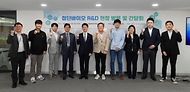 김윤상 기획재정부 차관이 3일 서울 동대문구 서울바이오허브를 방문해 바이오 기업 대표들과 기념 촬영을 하고 있다.