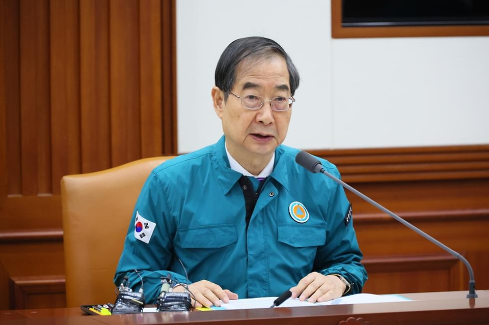 한덕수 국무총리가 5일 서울 종로구 정부서울청사에서 열린 ‘의사 집단행동 대응 중앙재난안전대책본부 회의’에 참석해 전날 윤석열 대통령과 박단 대한전공의협의회(대전협) 비상대책위원회 위원장과의 만남에 대한 정부의 입장을 설명하고 있다.