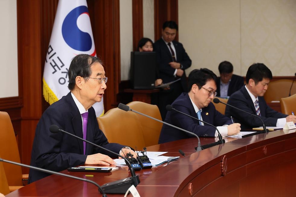 한덕수 국무총리가 5일 서울 종로구 정부서울청사에서 열린 ‘제36회 국정현안관계장관회의’에 참석해 의제를 설명하고 있다.