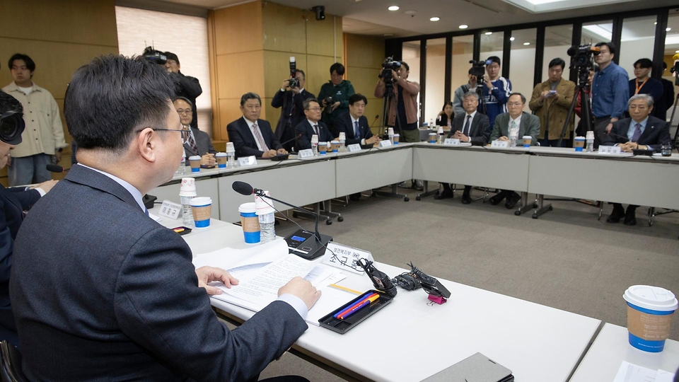 조규홍 보건복지부 장관이 3일 서울 마포구 대한병원협회에서 열린 간담회에서 발언하고 있다. 