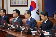 한덕수 국무총리가 11일 오전 서울 종로구 정부서울청사에서 열린 ‘제16회 국무회의’에서 모두발언을 하고 있다.