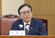 정인교 산업통상자원부 통상교섭본부장이 17일 정부세종청사에서 열린 ‘제1차 신통상 라운드 테이블’을 주재하고 있다.