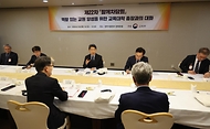 이주호 사회부총리 겸 교육부 장관이 18일 서울 종로구 정부서울청사에서 열린 ‘제22차 함께 차담회’에서 발언하고 있다.
