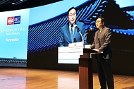 정인교 산업통상자원부 통상교섭본부장이 22일 서울 중구 대한상공회의소에서 열린 ‘AI 국제표준화 총회’에서 환영사를 하고 있다.