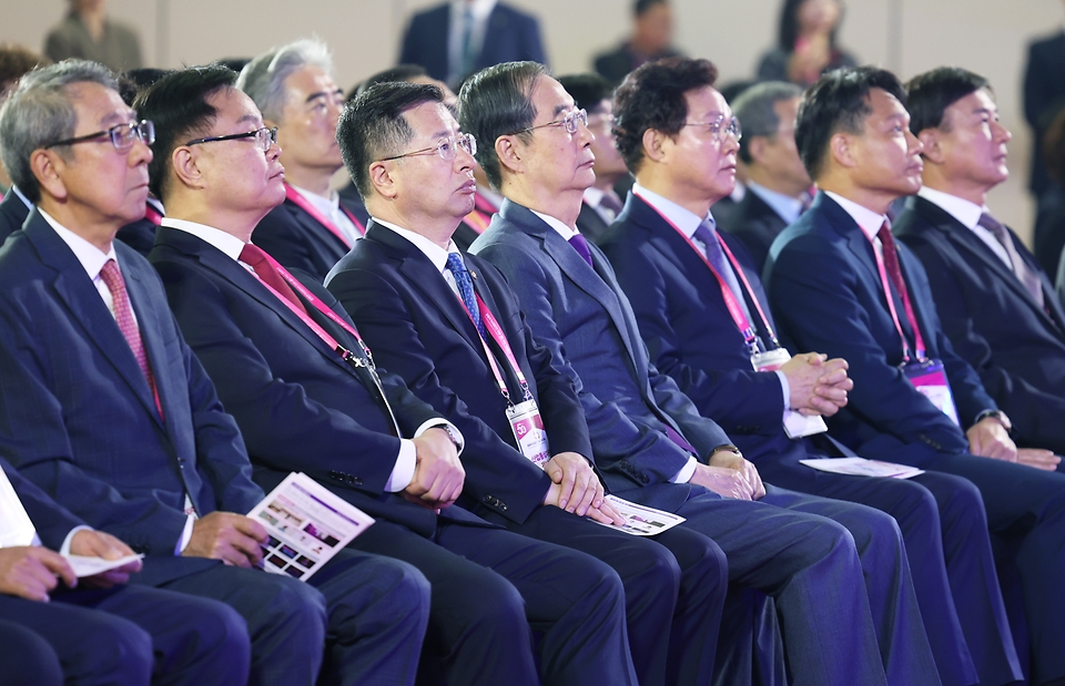 강경성 산업통상자원부 1차관이 24일 경남 창원시 창원컨벤션센터에서 열린 ‘창원국가산업단지 지정 50주년 기념식’에 참석하고 있다.